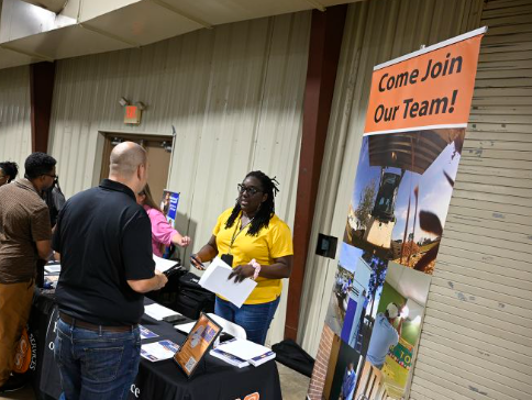 US Labour Market Acceleration: Private Payroll Gains Pholego in February - ExpertFX School